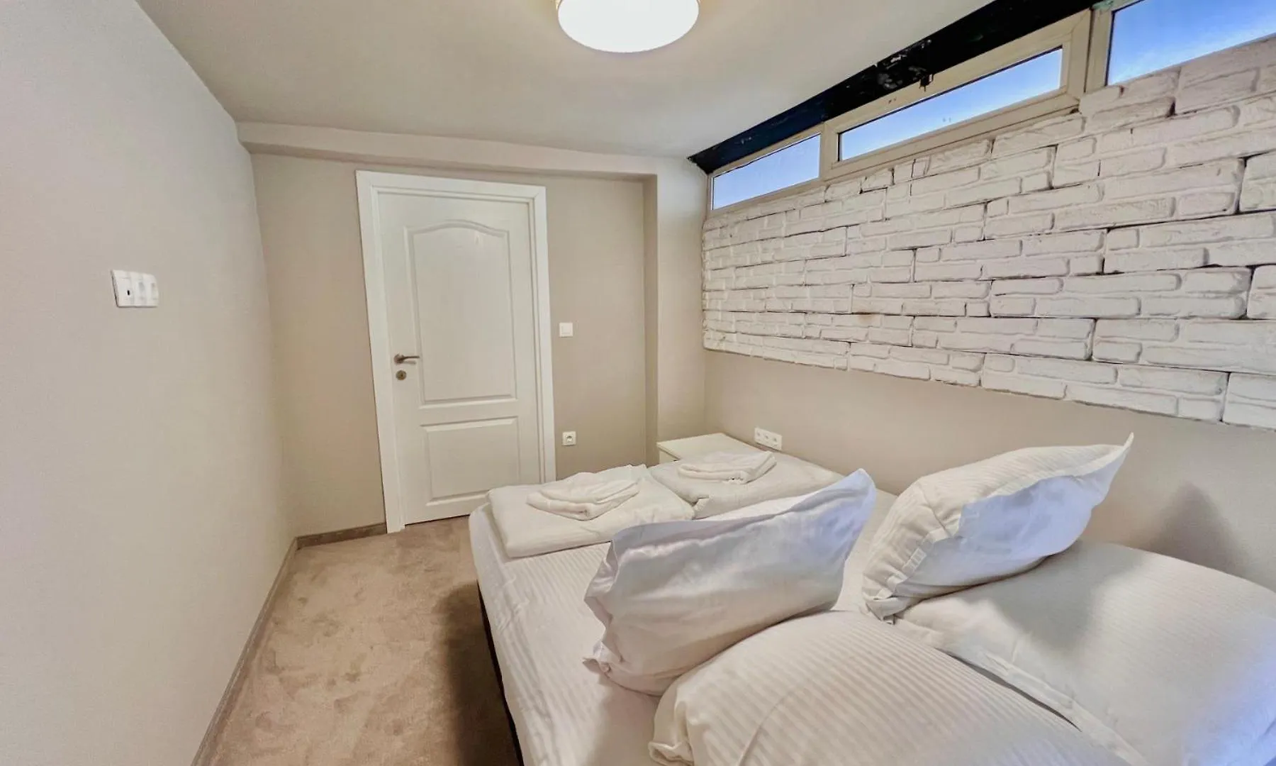 BED&BOOK hostel Warna Bulgarien